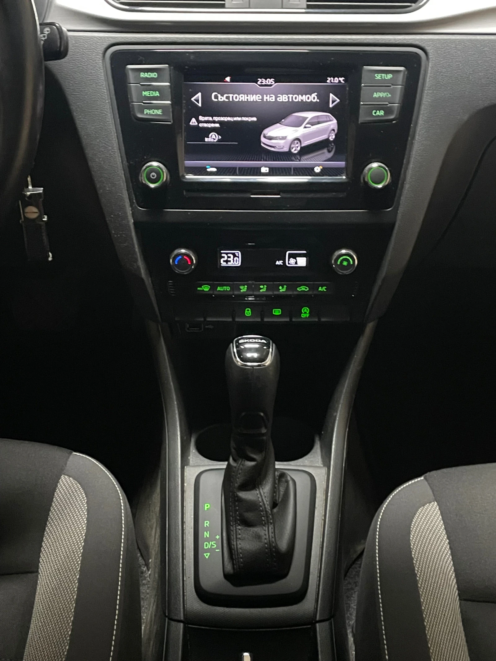 Skoda Rapid TDI 90ks Automatic Parktronic , снимка 14 - Автомобили и джипове - 54763728