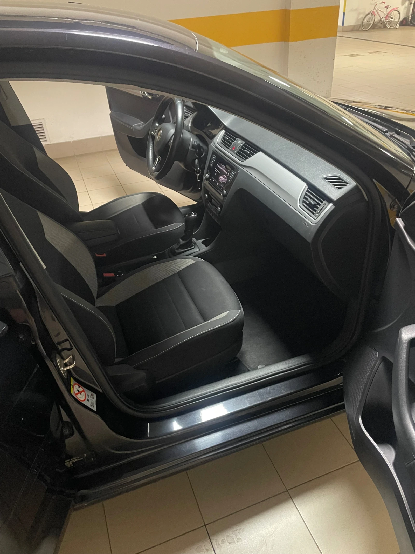 Skoda Rapid TDI 90ks Automatic Parktronic , снимка 11 - Автомобили и джипове - 54763728