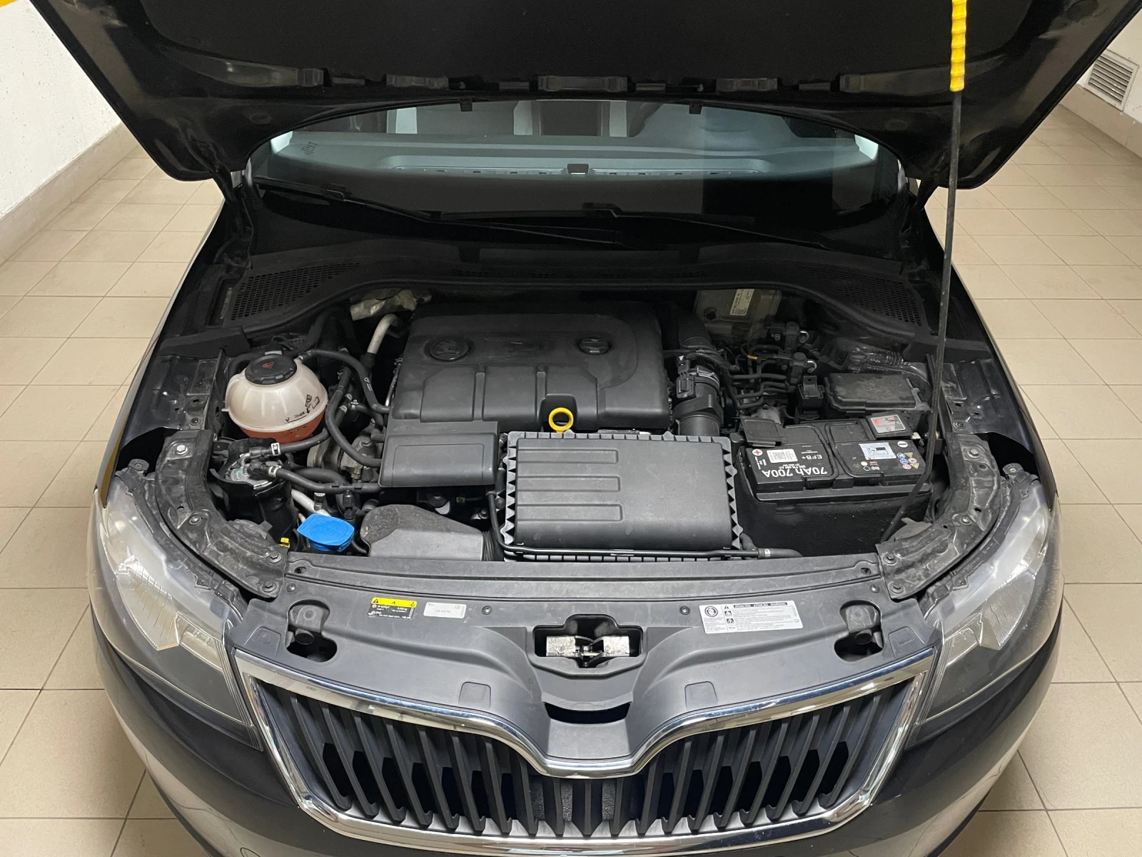 Skoda Rapid TDI 90ks Automatic Parktronic , снимка 10 - Автомобили и джипове - 54763728