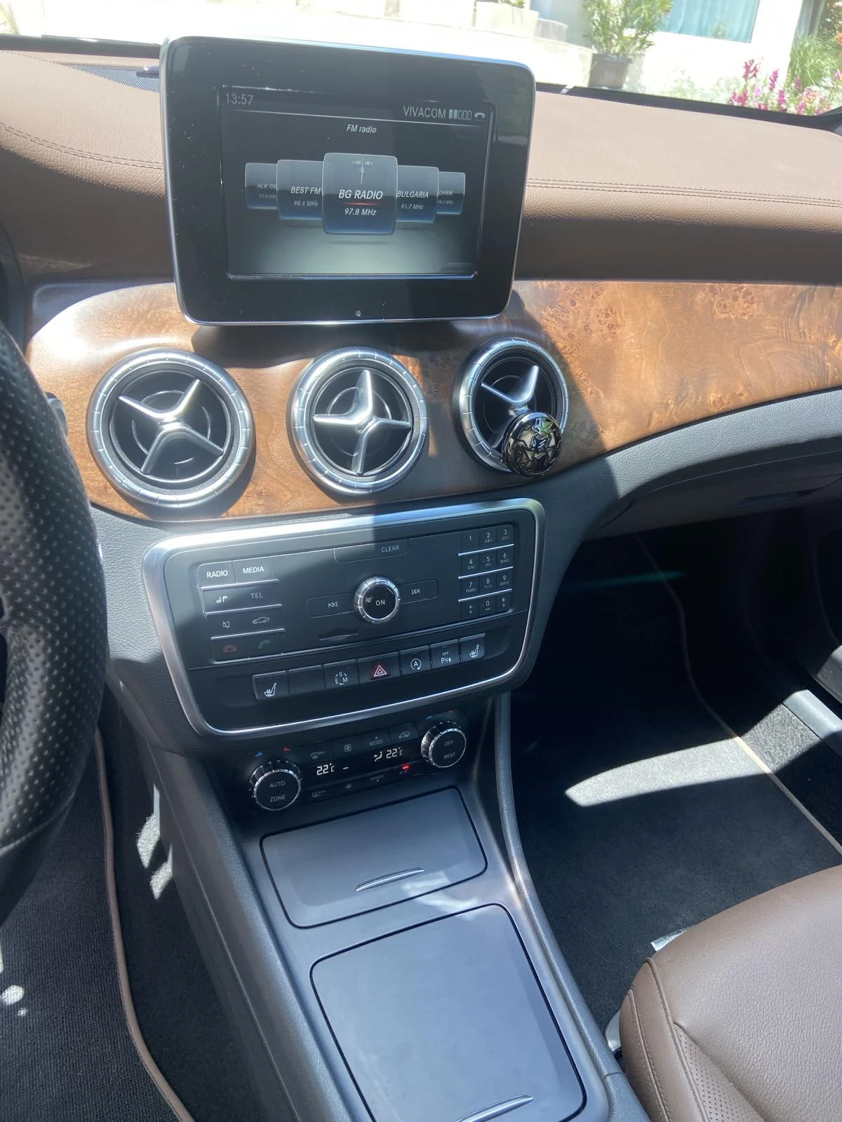 Mercedes-Benz CLA 180, снимка 8 - Автомобили и джипове - 54838977