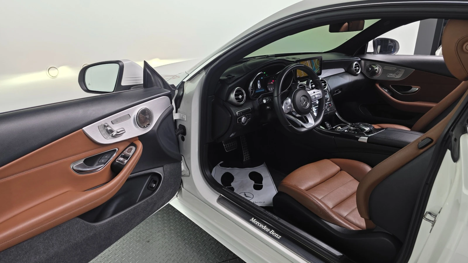 Mercedes-Benz C 220 4MATIC Coupe | Panoramic Roof | HUD | 4MATIC, снимка 7 - Автомобили и джипове - 54884669