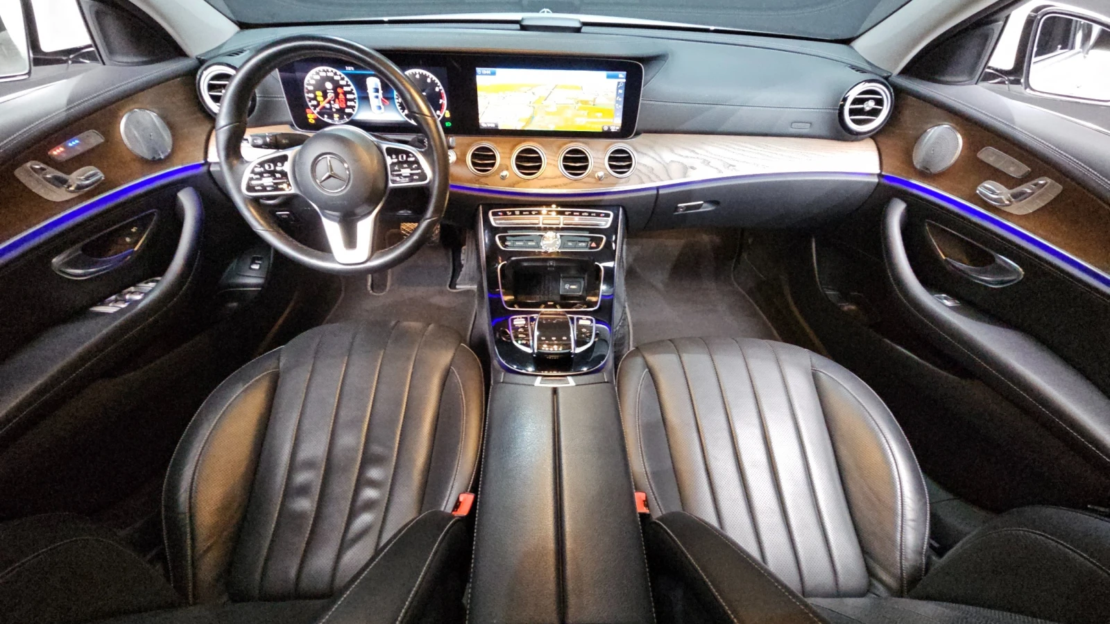 Mercedes-Benz E 300 4MATIC Exclusive | HUD | 360  Камера | Вентилирани, снимка 6 - Автомобили и джипове - 55541974