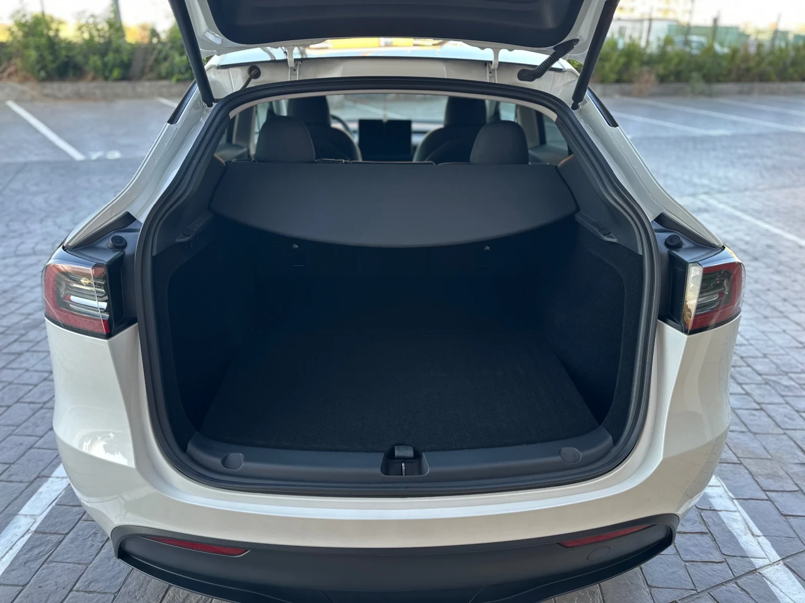 Tesla Model Y LONG RANGE/DUAL MOTOR/AWD/ЕВРОПЕЙСКА/ГАРАНЦИЯ, снимка 13 - Автомобили и джипове - 55551856