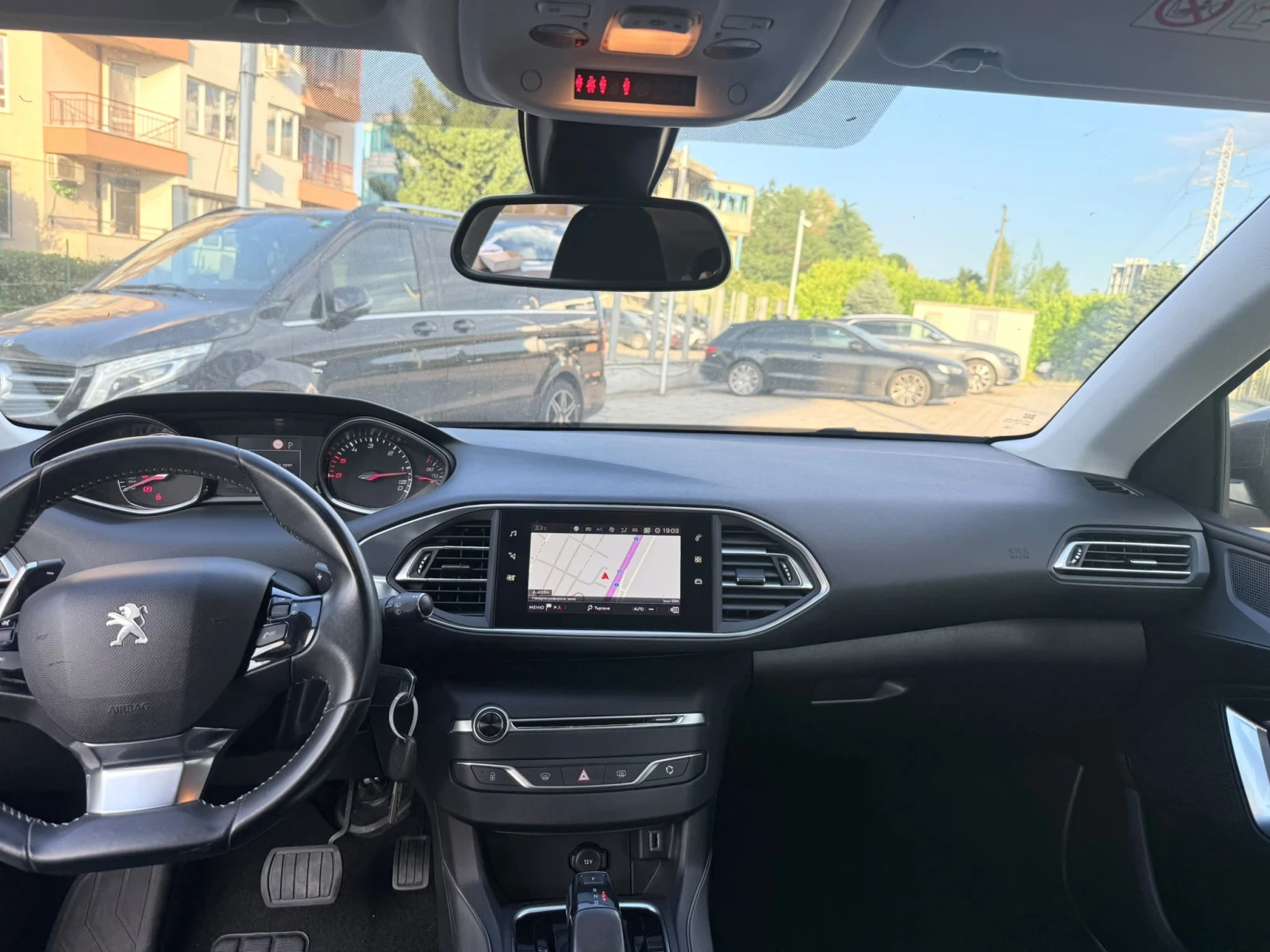 Peugeot 308 1.5 BlueHdi AUTOMAT, снимка 10 - Автомобили и джипове - 55593331