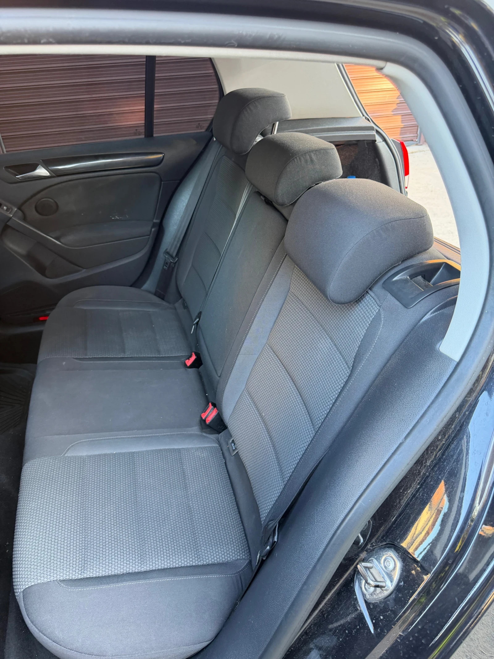 VW Golf 1.6 TDI  105 kc., снимка 10 - Автомобили и джипове - 56059533