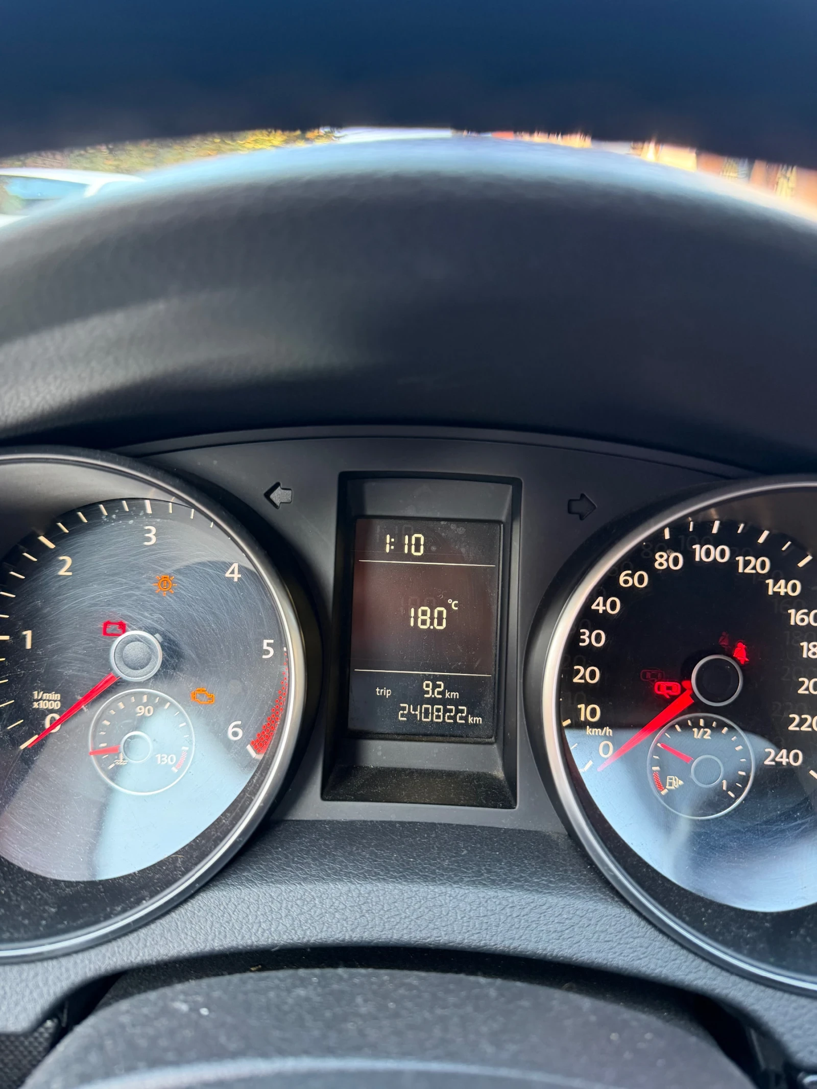 VW Golf 1.6 TDI  105 kc., снимка 8 - Автомобили и джипове - 56059533