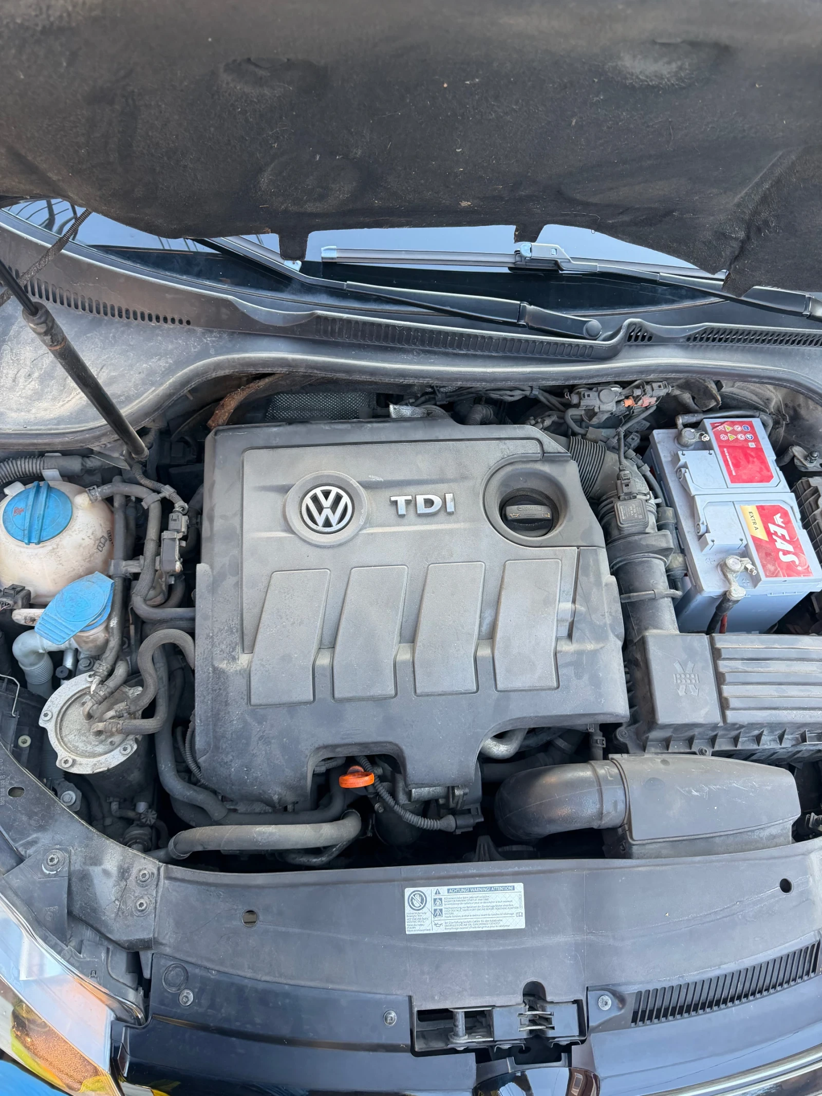 VW Golf 1.6 TDI  105 kc., снимка 11 - Автомобили и джипове - 56059533