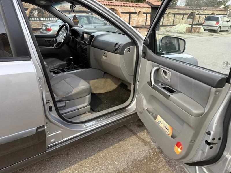 Kia Sorento 2.5D, снимка 13 - Автомобили и джипове - 48102868