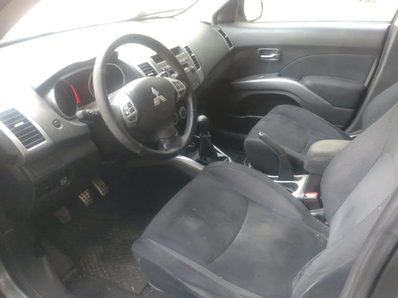 Mitsubishi Outlander, снимка 4 - Автомобили и джипове - 52621040