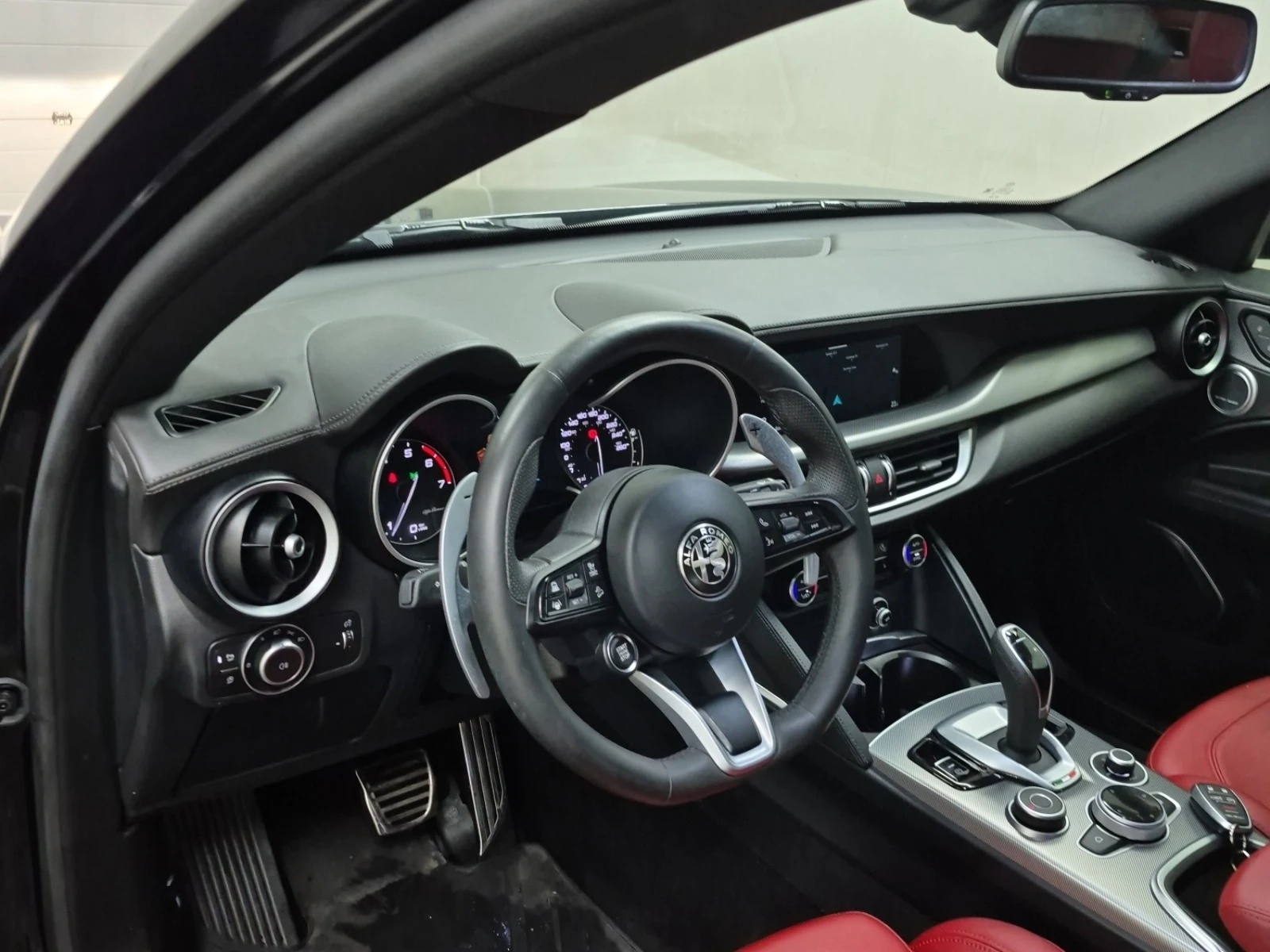 Alfa Romeo Stelvio VELOCE* CARFAX* АВТОФИНАНСИРАНЕ* Цена до България* - изображение 7