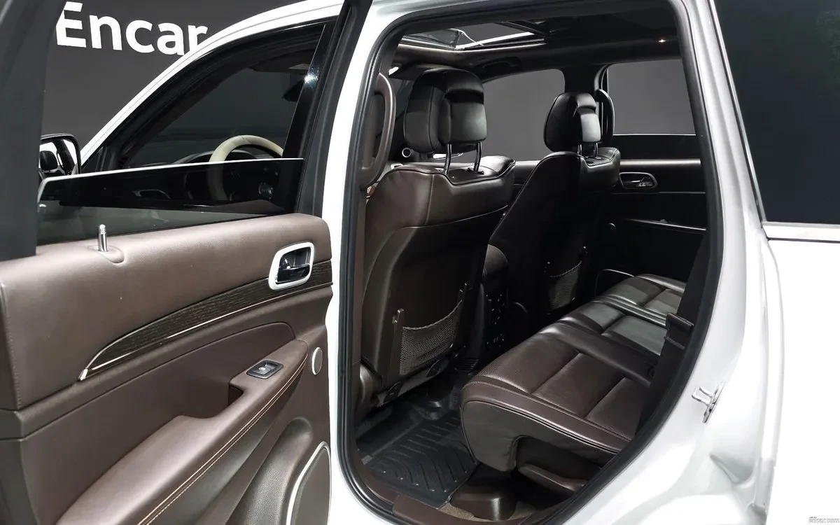 Jeep Grand cherokee SUMMIT| DISTRONIC| ОБДУХ| HARMAN| ПАНО, снимка 14 - Автомобили и джипове - 55204154