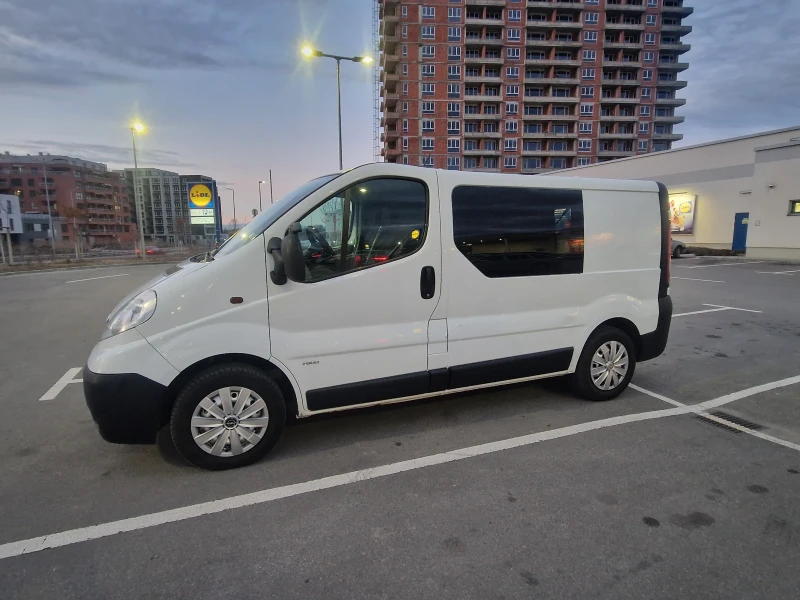 Opel Vivaro, снимка 2 - Бусове и автобуси - 49108182