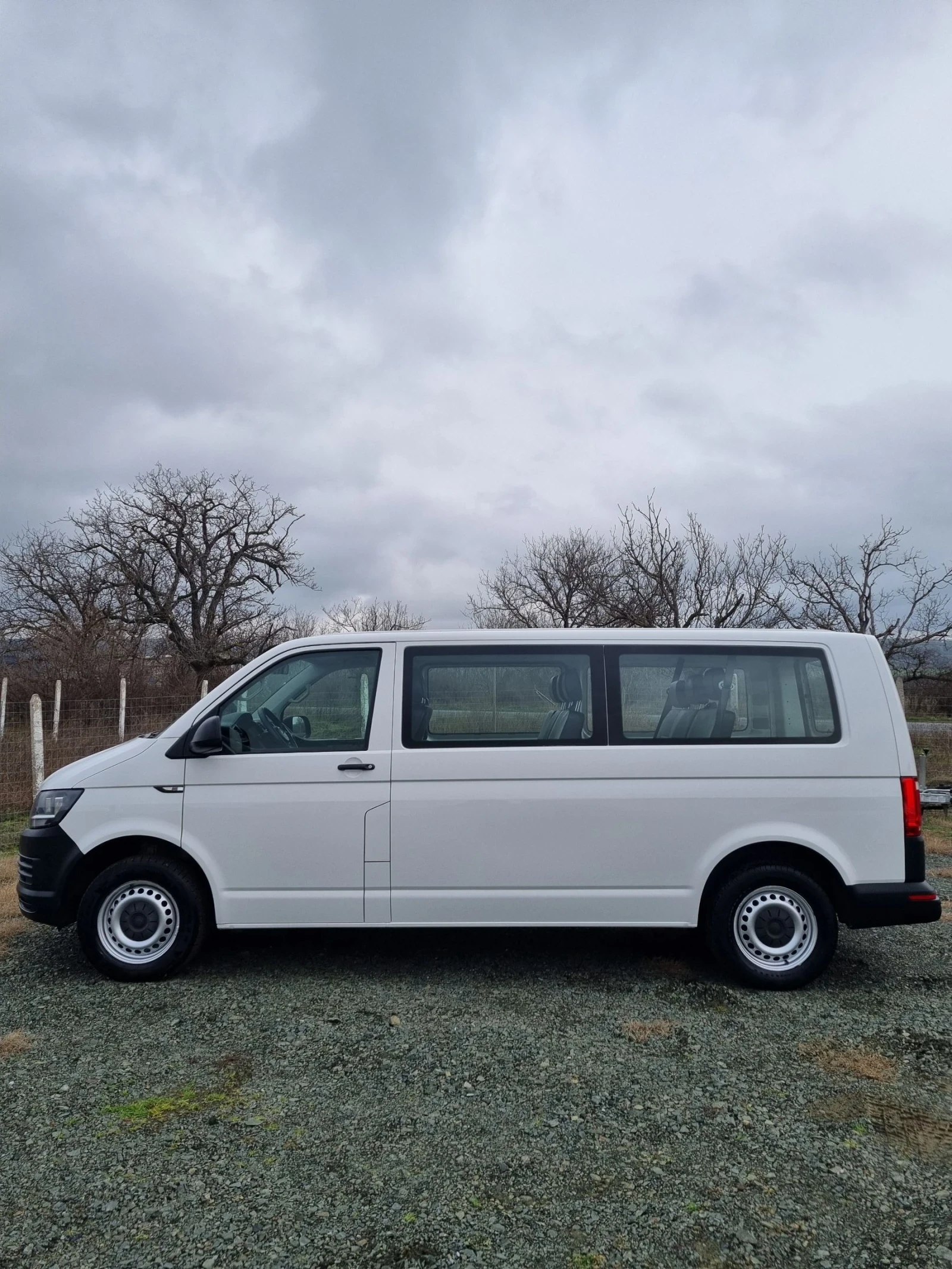 VW Transporter 2.0tdi 8+ 1 местен дълга база. - изображение 4