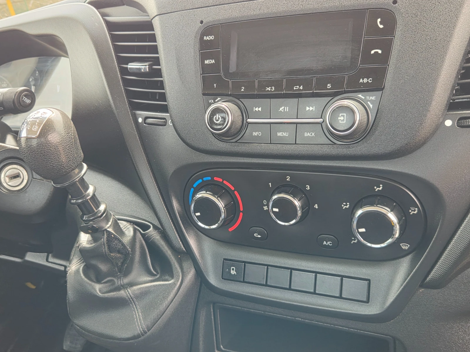 Iveco Daily 2.3HPI 160k.c* 35C16* Климатик*  ШВЕЙЦАРИЯ, снимка 13 - Бусове и автобуси - 54119008