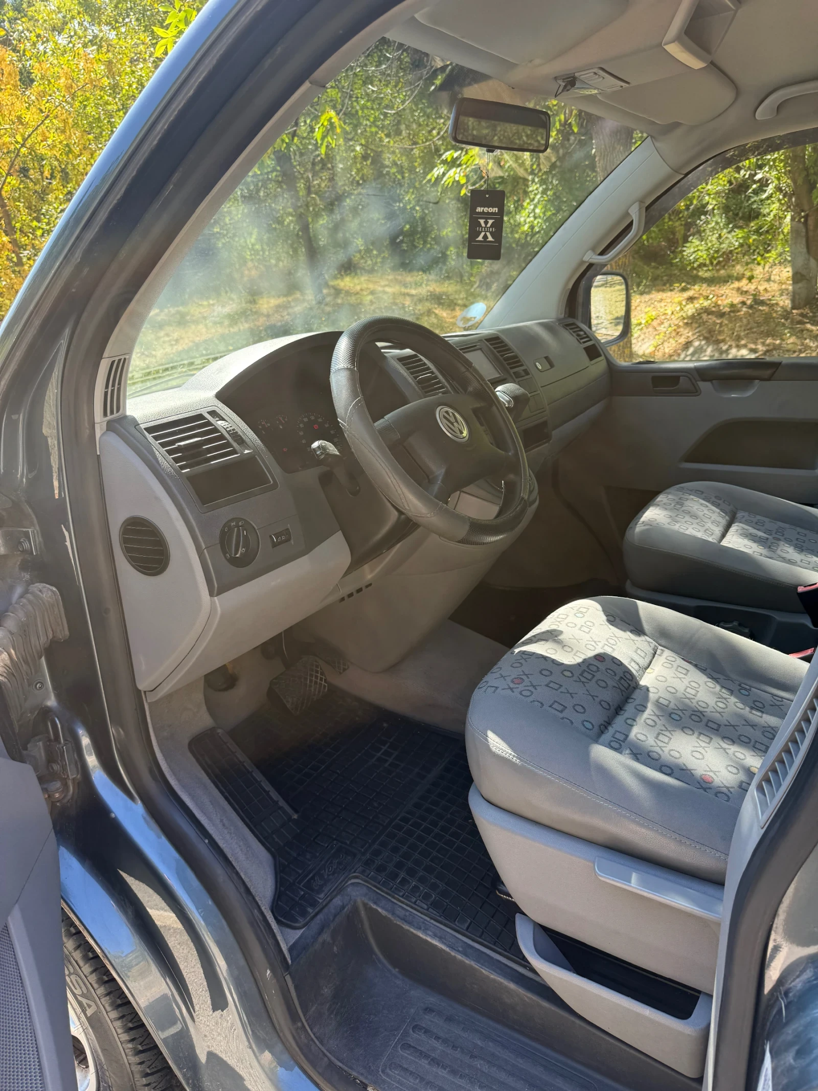 VW Transporter 2.5TDI, снимка 13 - Бусове и автобуси - 56458176