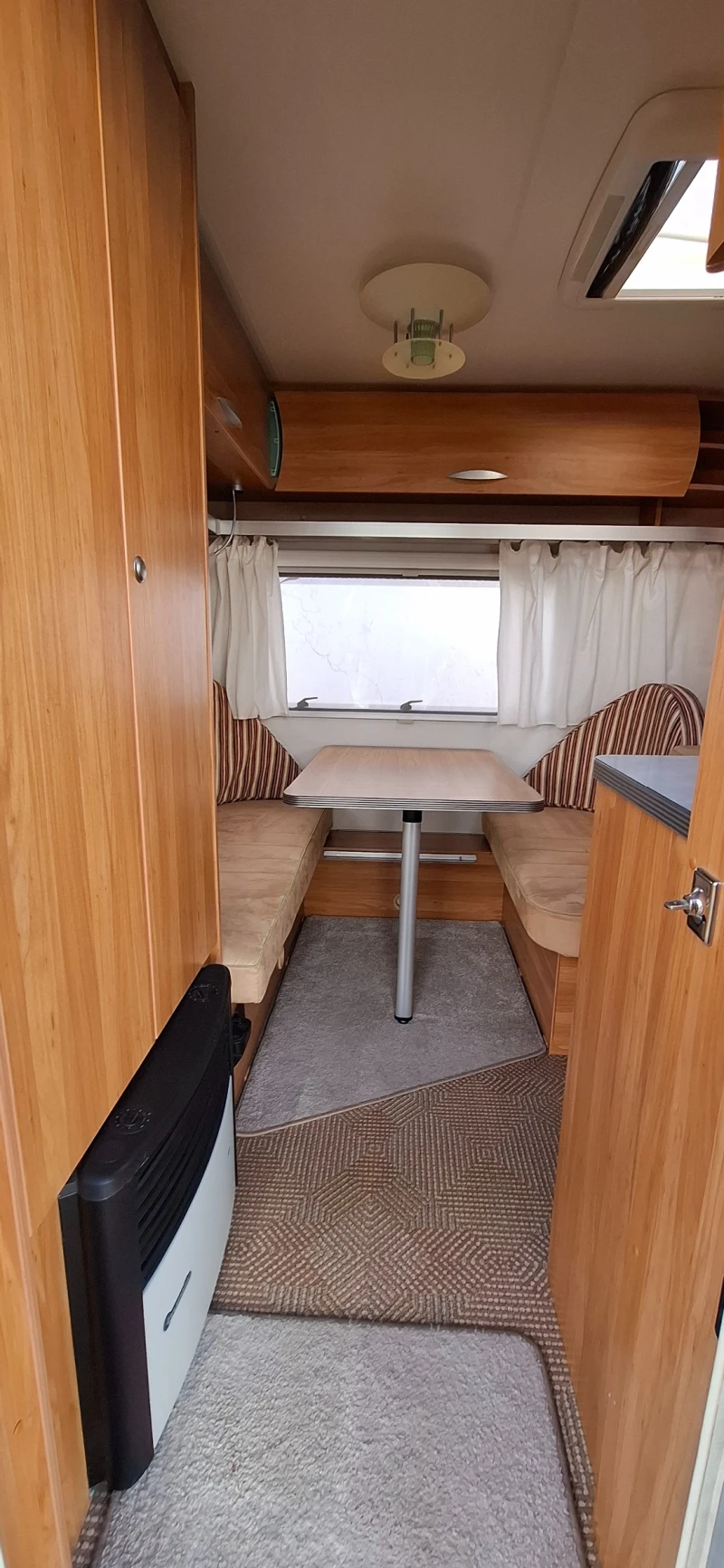 Каравана Burstner Flipper 430TS, снимка 8 - Каравани и кемпери - 52555161