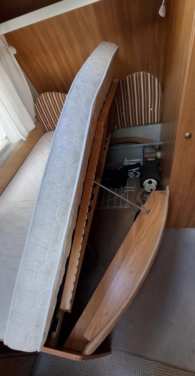 Каравана Burstner Flipper 430TS, снимка 15 - Каравани и кемпери - 52555161