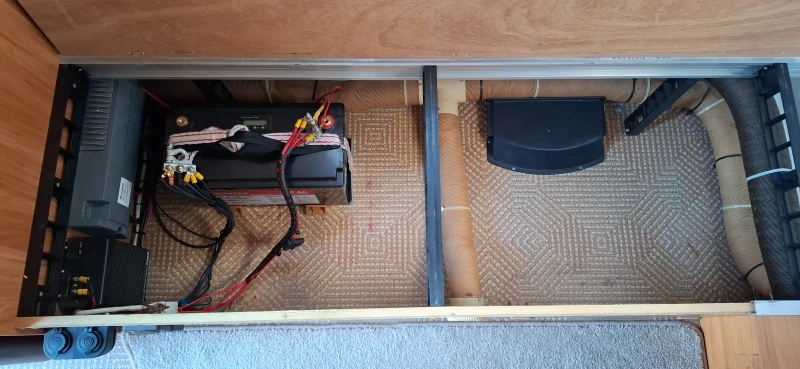 Каравана Burstner Flipper 430TS, снимка 16 - Каравани и кемпери - 52555161