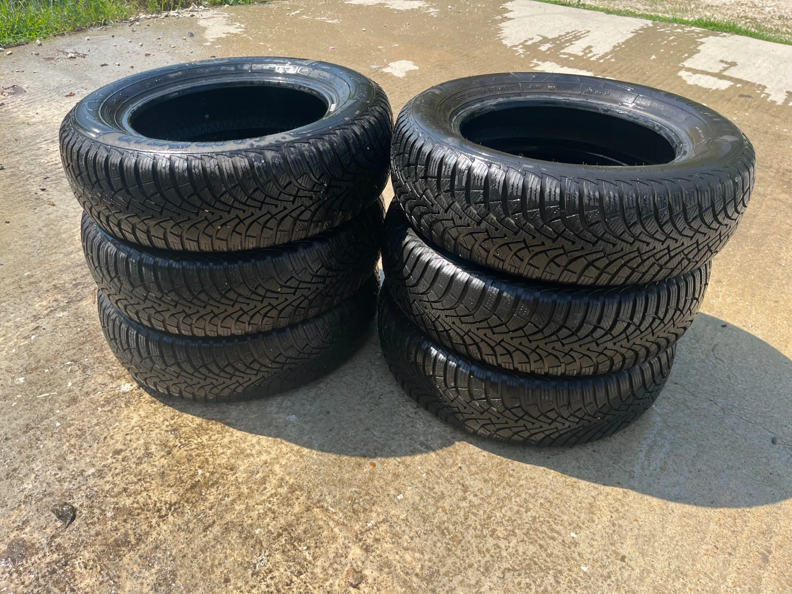 Гуми Зимни 195/65R15, снимка 4 - Гуми и джанти - 55327386