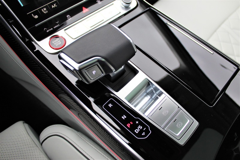 Audi S8 / CERAMIK/ CARBON/DESIGN/B&O/360/ HUD/ MATRIX/ TV/, снимка 11 - Автомобили и джипове - 45190784