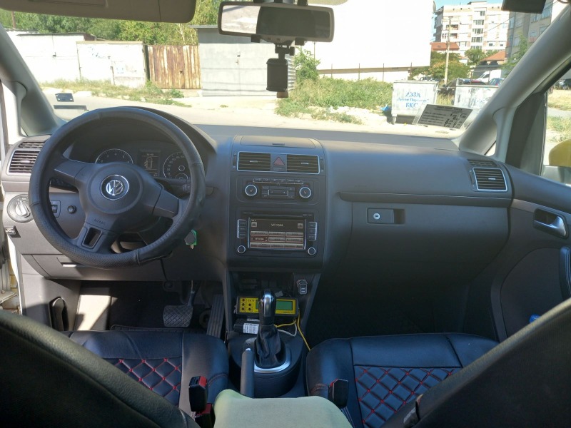 VW Touran 1.4, снимка 8 - Автомобили и джипове - 47173580