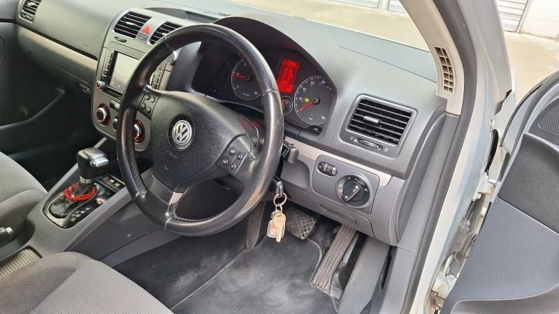 VW Golf 1.9 105 DSG, снимка 11 - Автомобили и джипове - 46969403