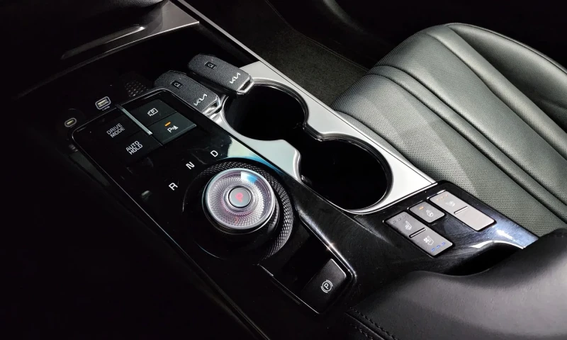 Kia K8 Hybrid Noblesse Light, снимка 9 - Автомобили и джипове - 51519016