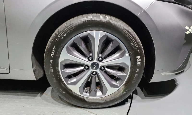 Kia K8 Hybrid Noblesse Light, снимка 5 - Автомобили и джипове - 51519016