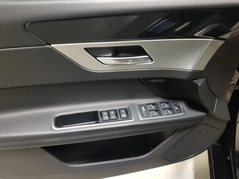 Jaguar Xf * 20d Prestige NAVIGATION| LEATHER| PANOROOF * CAR, снимка 10 - Автомобили и джипове - 52924261