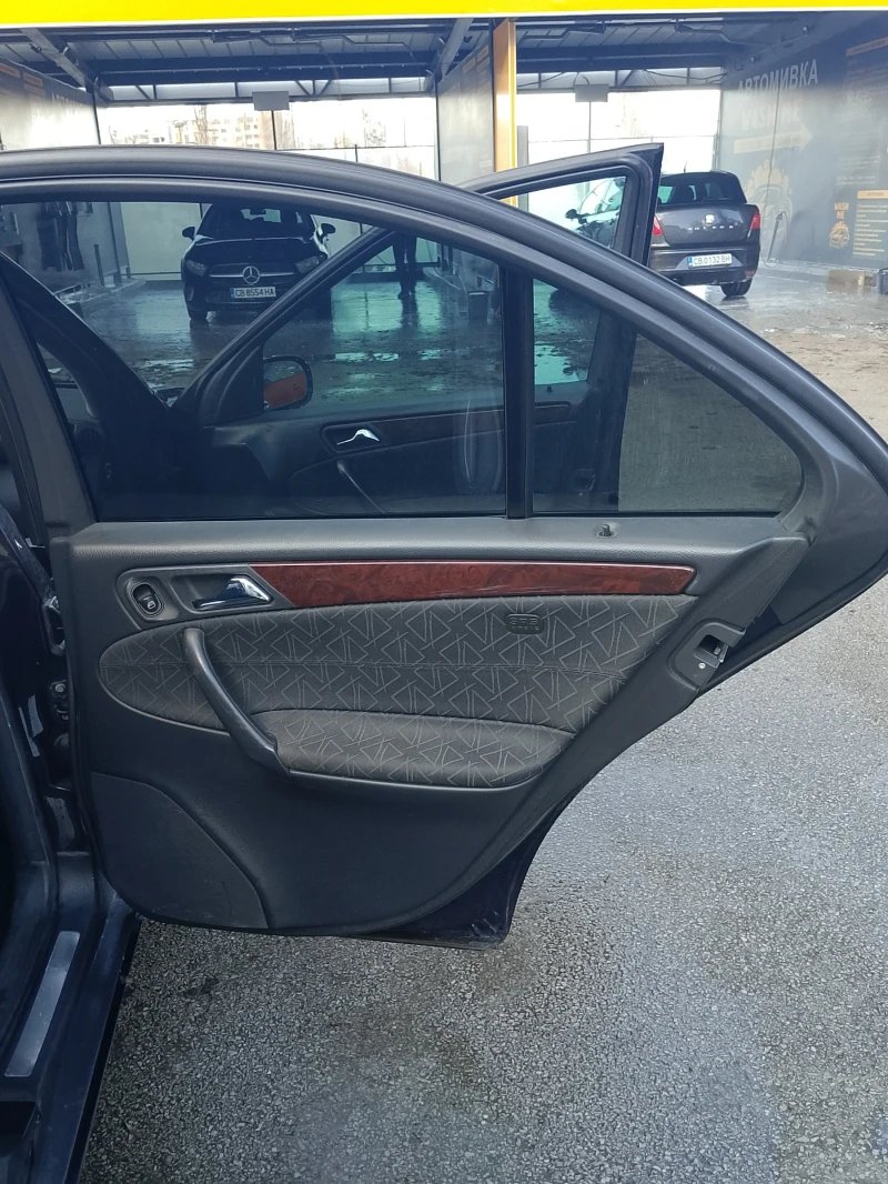 Mercedes-Benz C 200 KOMPRESOR, снимка 5 - Автомобили и джипове - 52947672