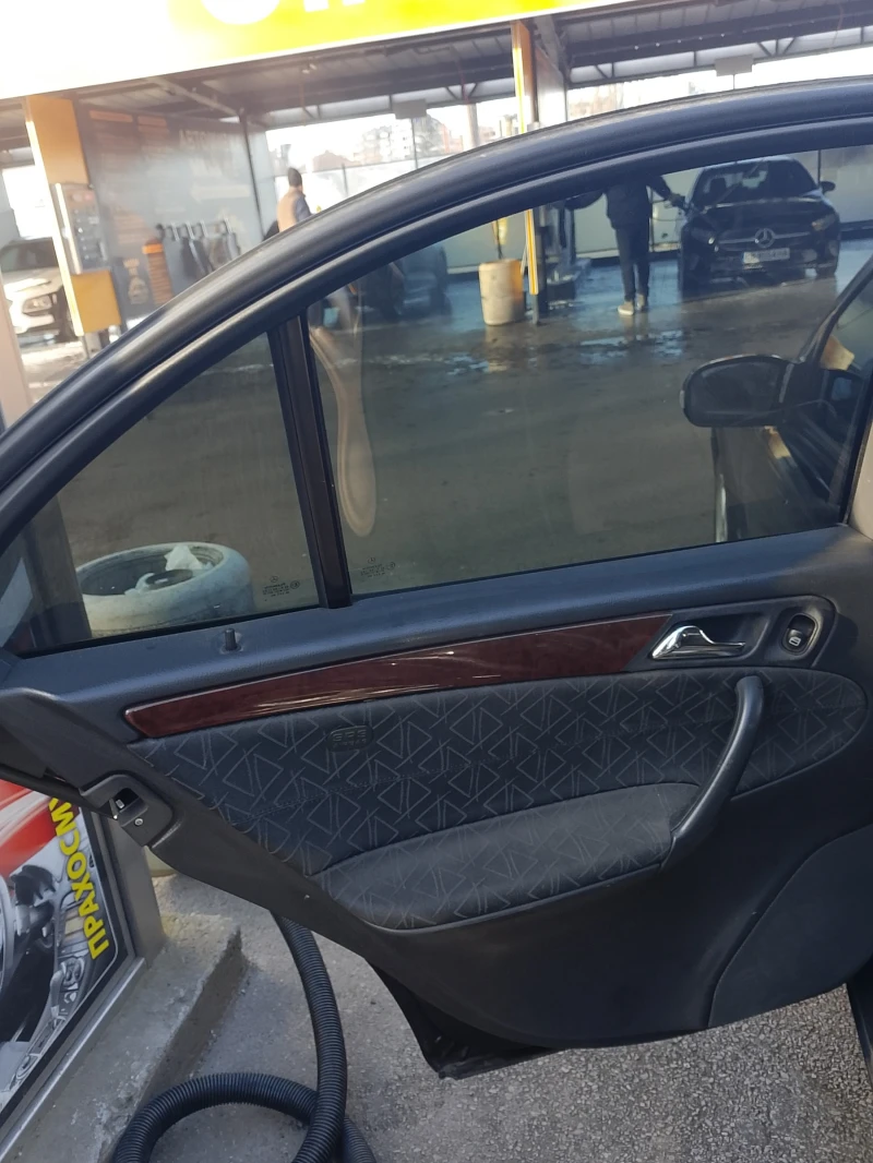 Mercedes-Benz C 200 KOMPRESOR, снимка 4 - Автомобили и джипове - 52947672