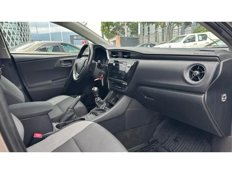 Toyota Auris 1.3P COMFORT - изображение 6