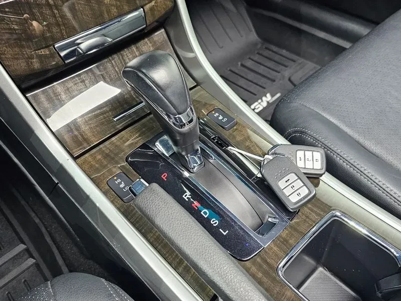Honda Accord 2.4 9Th Generation, снимка 17 - Автомобили и джипове - 55920601