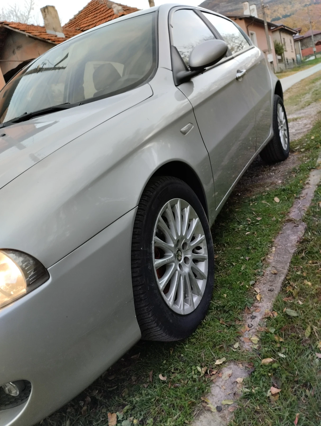 Alfa Romeo 147 1.6.бензин.фейс - изображение 2