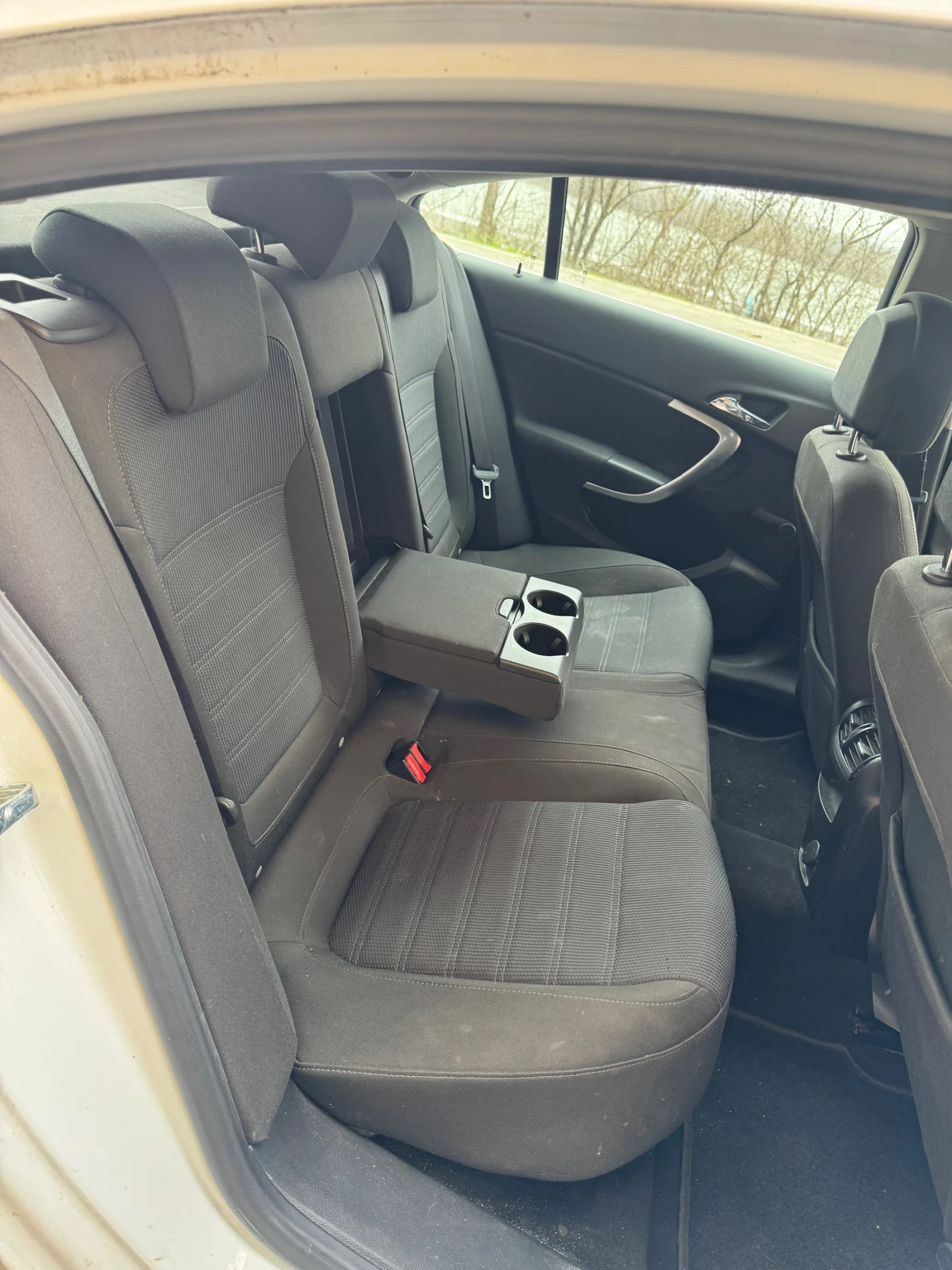 Opel Insignia 2.0 CDTI, снимка 11 - Автомобили и джипове - 50014643