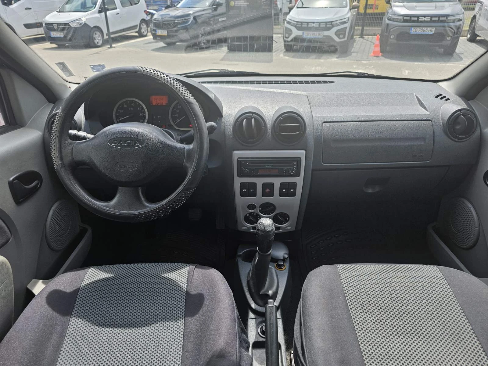 Dacia Logan 1.5 70 к.с. дизел - изображение 7