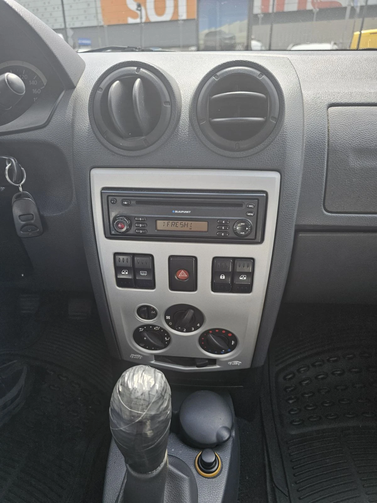 Dacia Logan 1.5 70 к.с. дизел - изображение 9