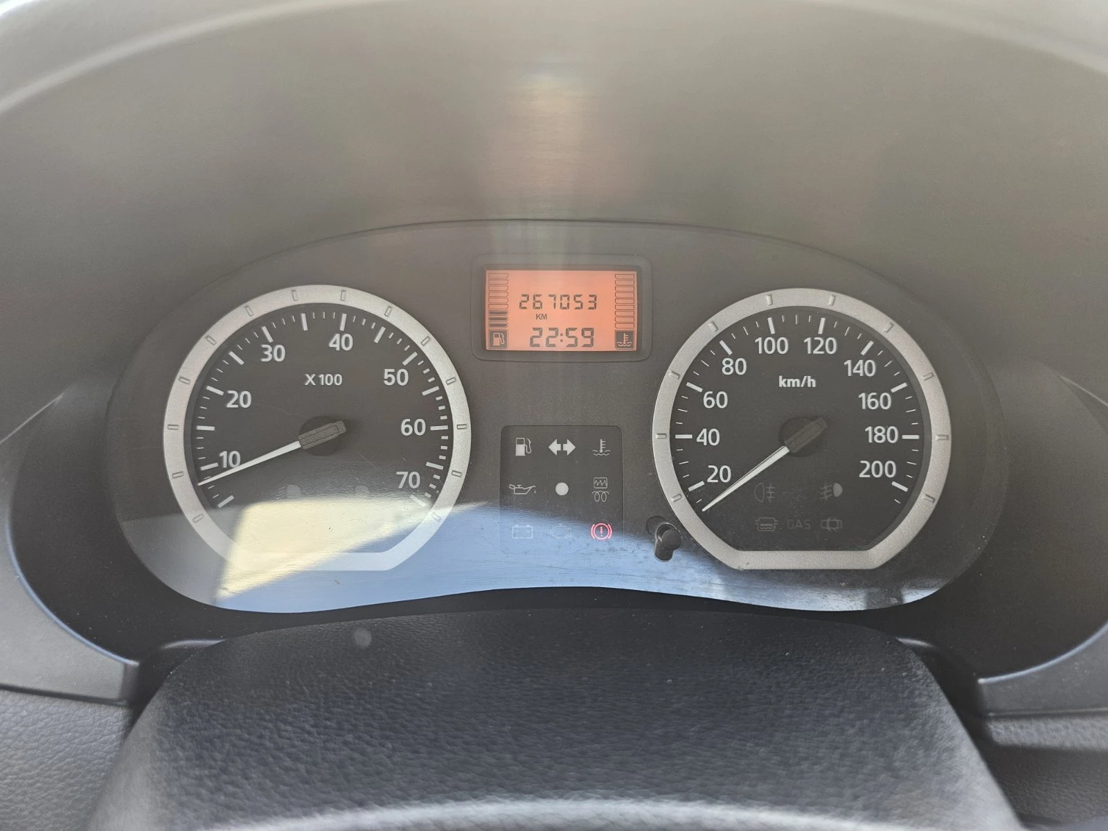 Dacia Logan 1.5 70 к.с. дизел - изображение 8
