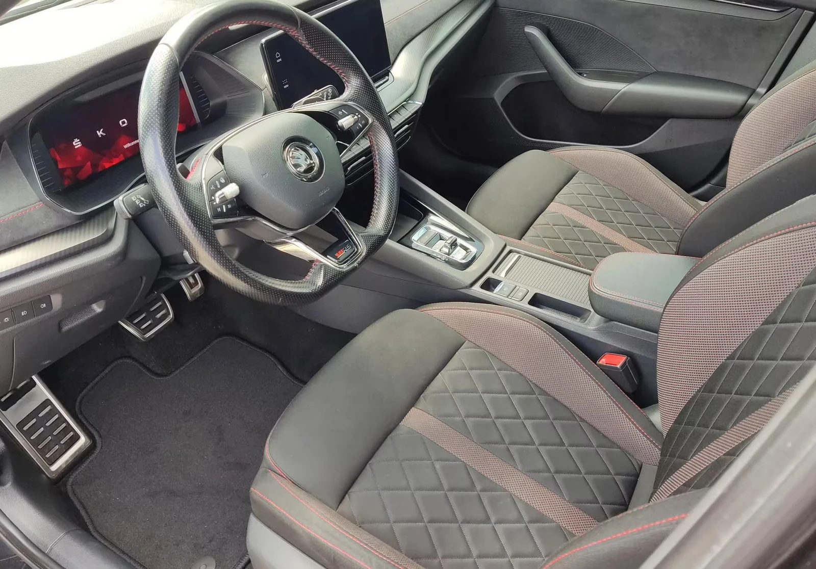 Skoda Octavia 2.0TSI/RS/245HP/DIGITAL/AMBI/CARPLAY/KEYLESS/590f - изображение 6