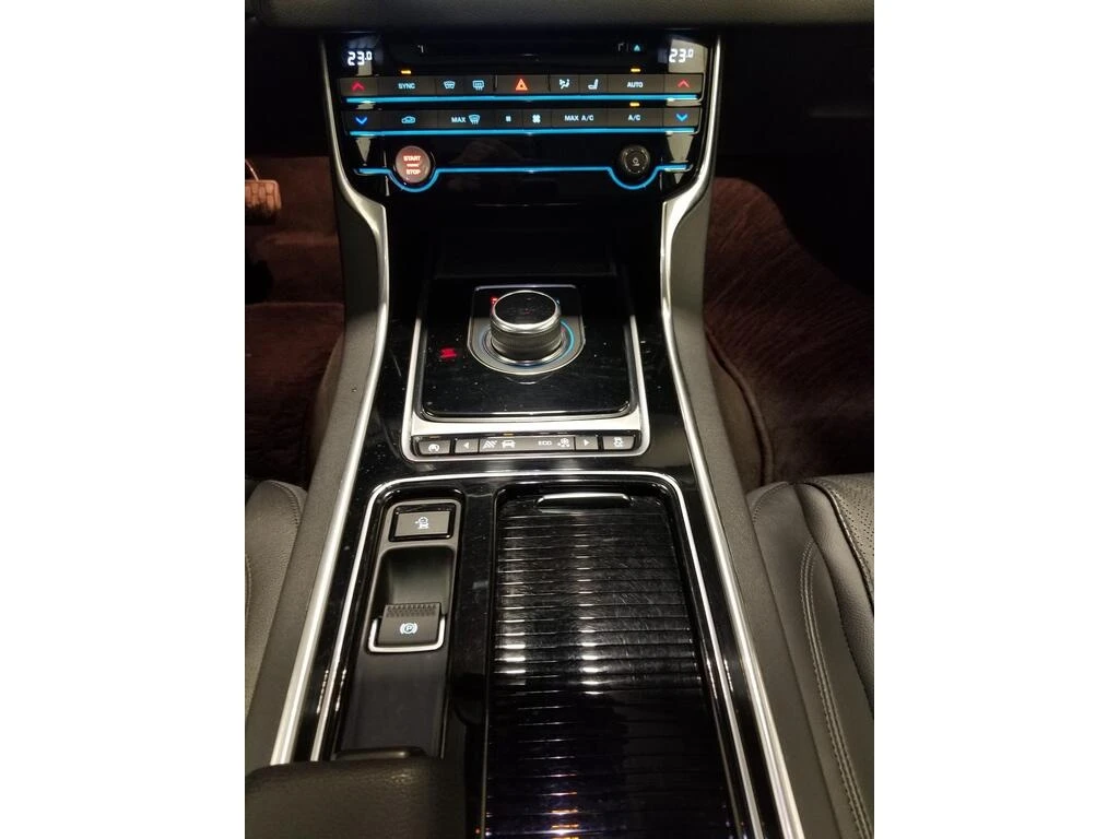Jaguar Xf * 20d Prestige NAVIGATION| LEATHER| PANOROOF * CAR | Mobile.bg � ����������� 14