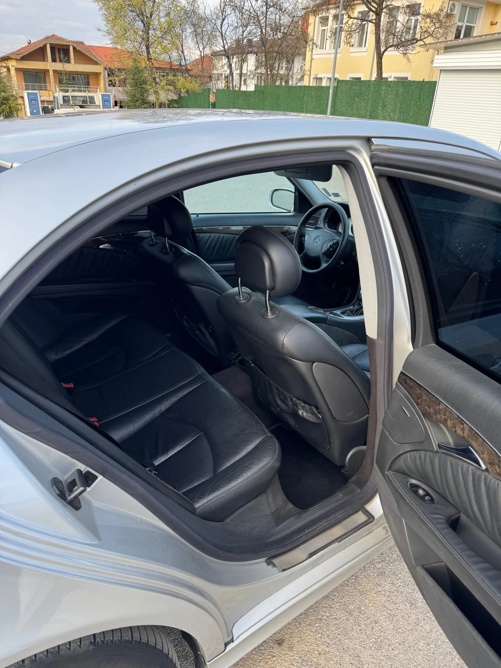 Mercedes-Benz E 280, снимка 2 - Автомобили и джипове - 53928681