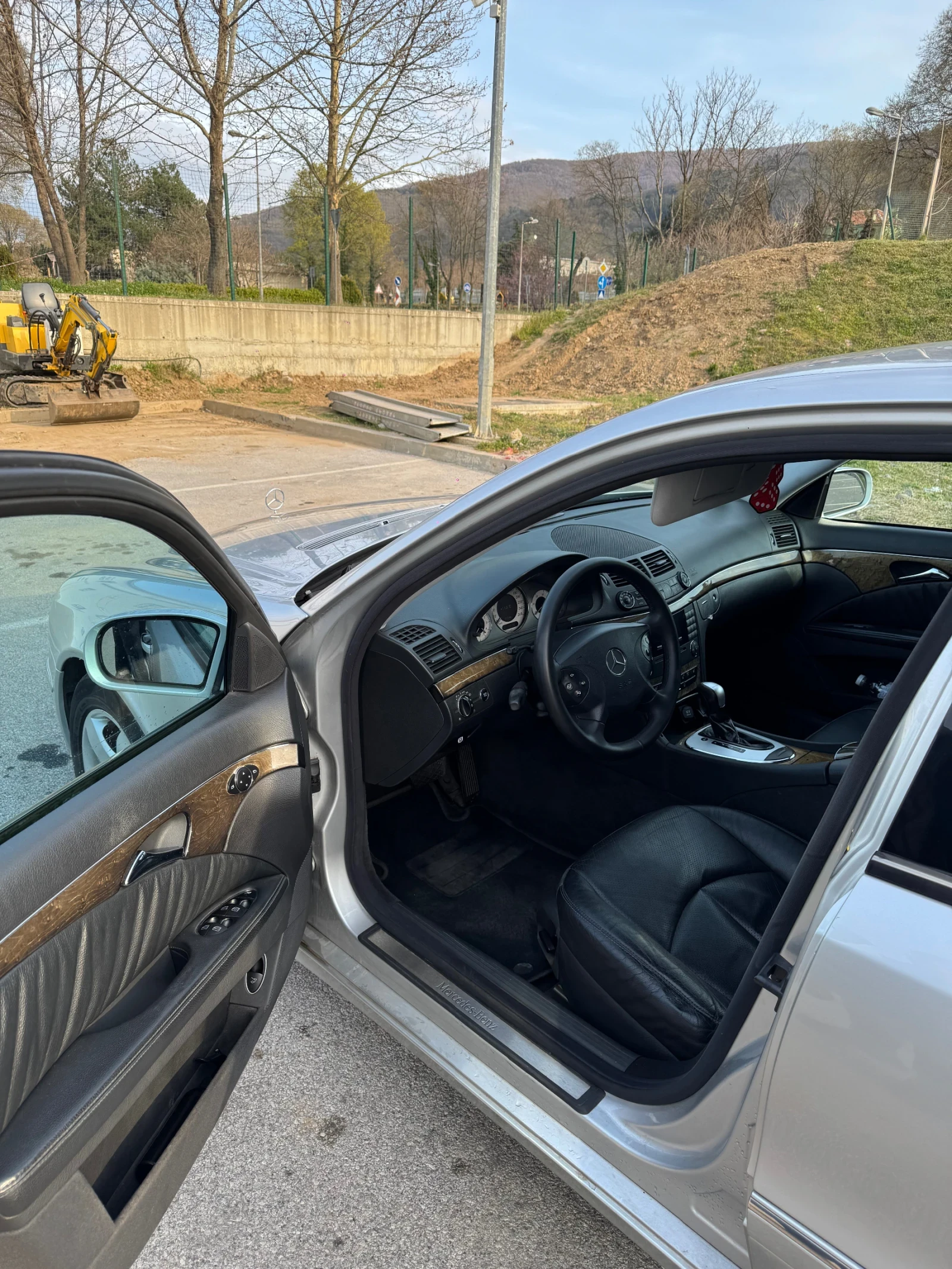 Mercedes-Benz E 280, снимка 5 - Автомобили и джипове - 53928681