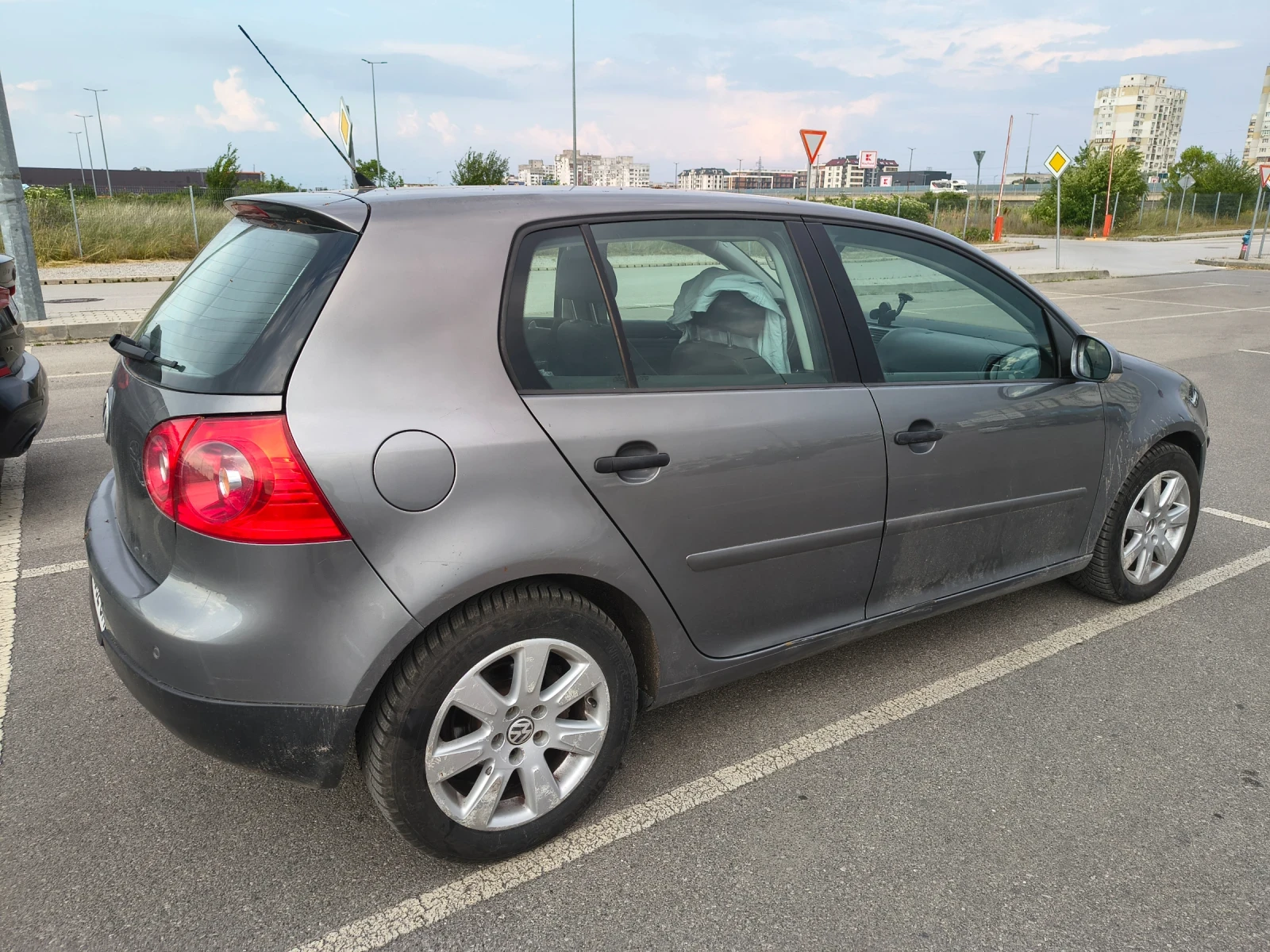 VW Golf 1.9 Tdi, снимка 7 - Автомобили и джипове - 55150592