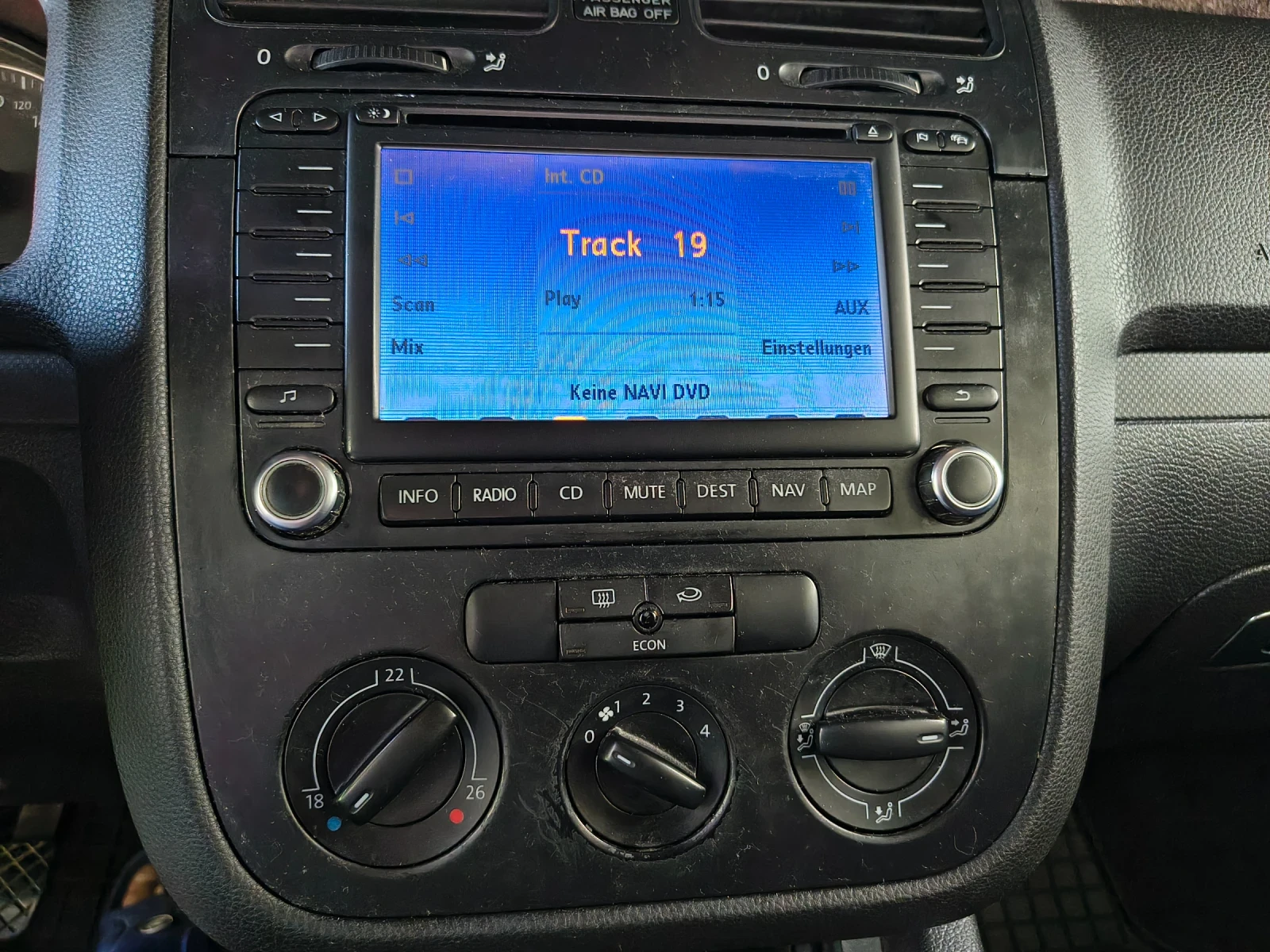 VW Golf 1.9 Tdi, снимка 15 - Автомобили и джипове - 55150592