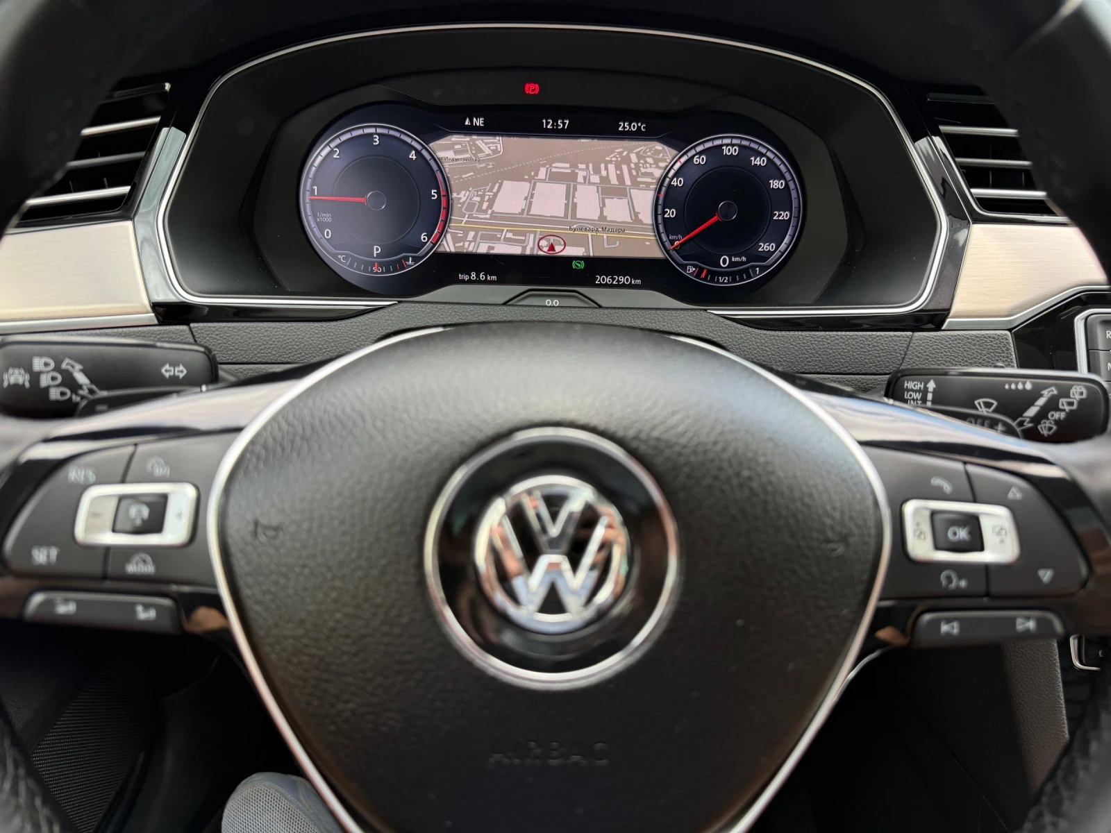 VW Passat 2.0TDI / DSG / 4 MOTION, снимка 12 - Автомобили и джипове - 55675291