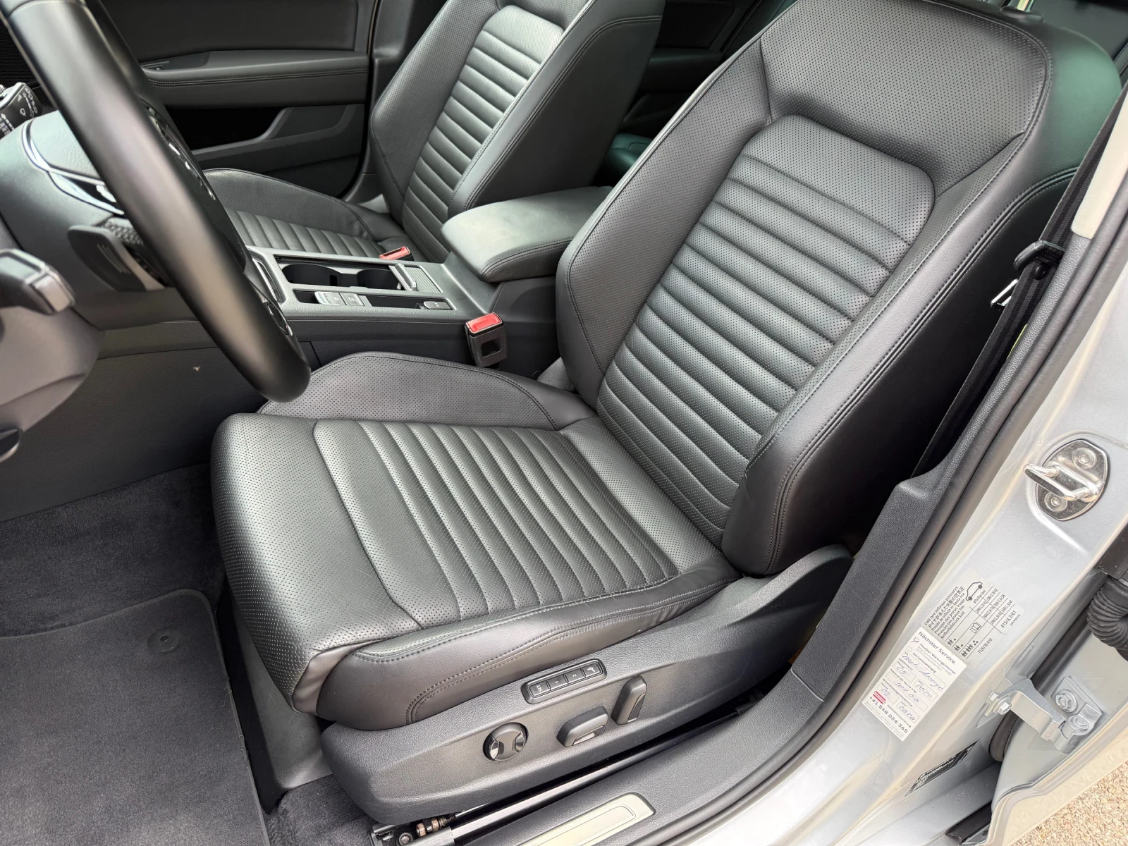 VW Passat 2.0TDI / DSG / 4 MOTION, снимка 9 - Автомобили и джипове - 55675291