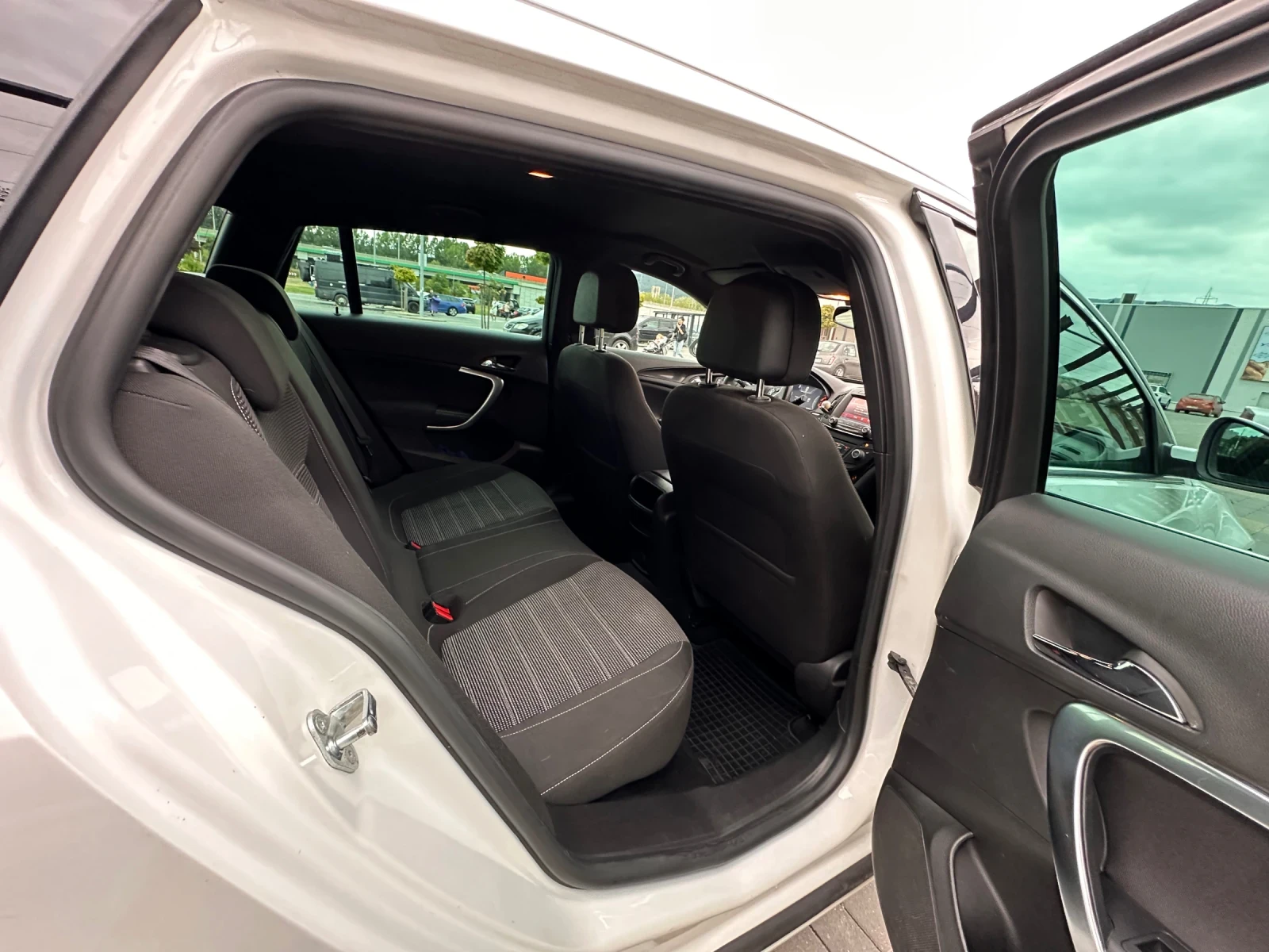 Opel Insignia 2.0 CDTI 170к.с. 2015г. автоматик дизел facelift , снимка 15 - Автомобили и джипове - 56088468