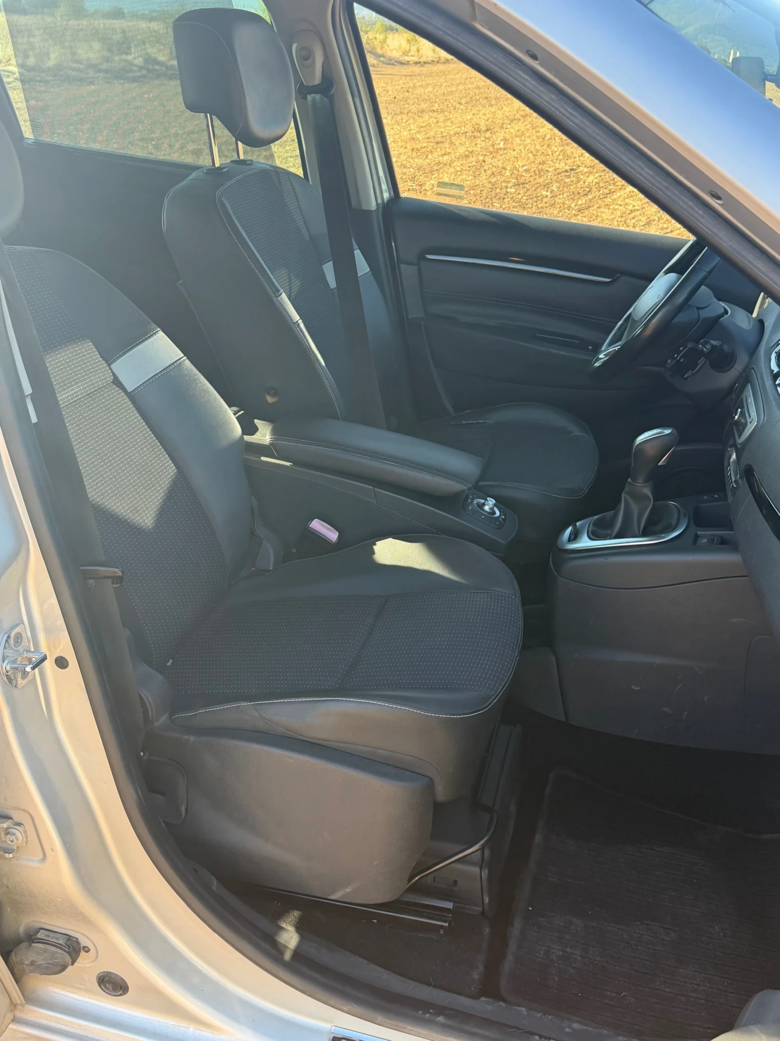 Renault Scenic 1.5 dci , снимка 8 - Автомобили и джипове - 56322991