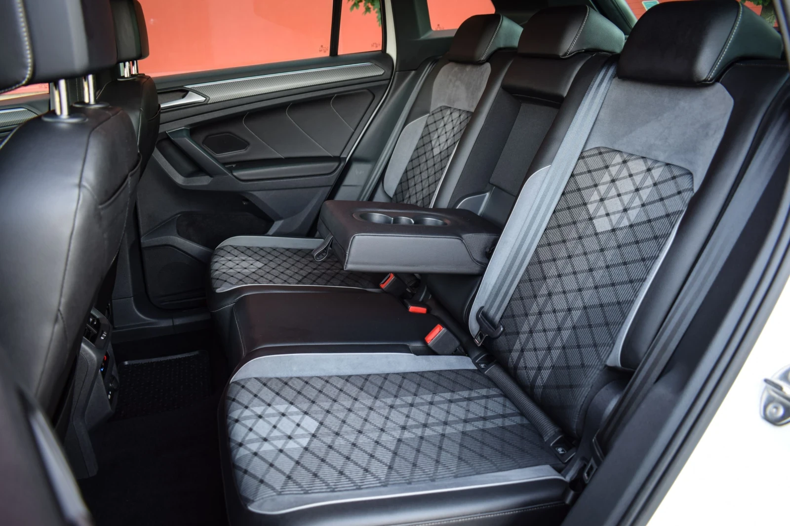 VW Tiguan, снимка 17 - Автомобили и джипове - 56353477