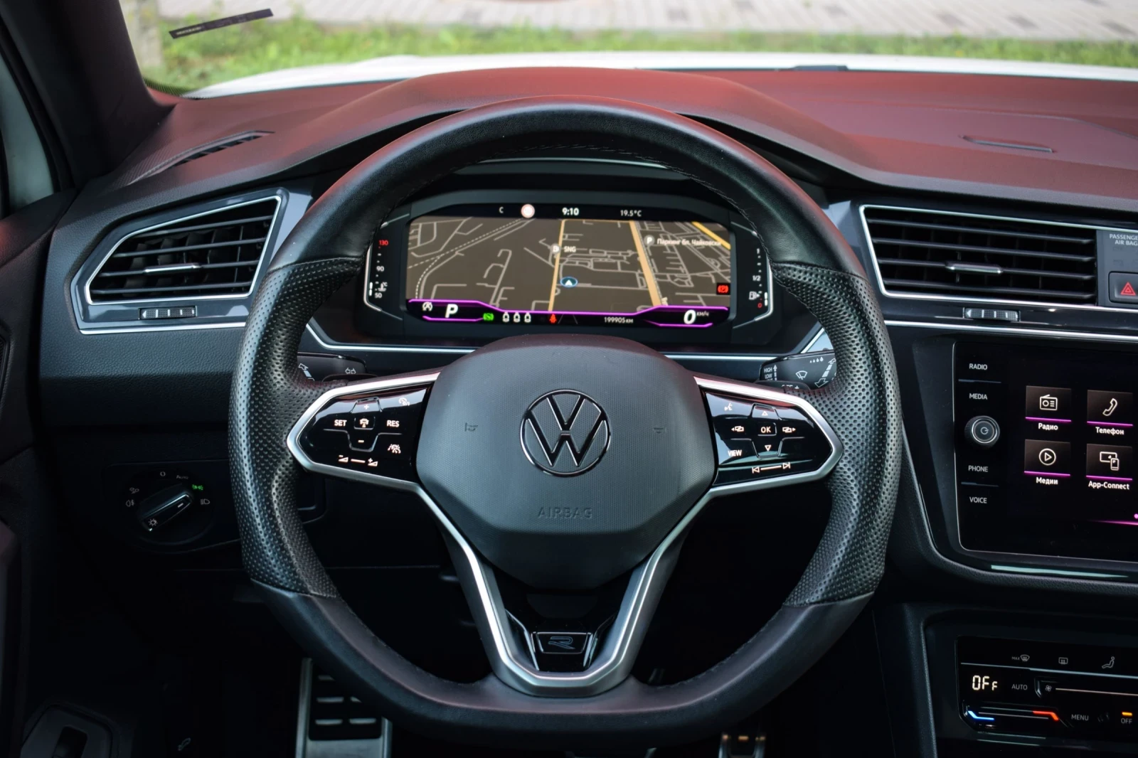 VW Tiguan, снимка 11 - Автомобили и джипове - 56353477